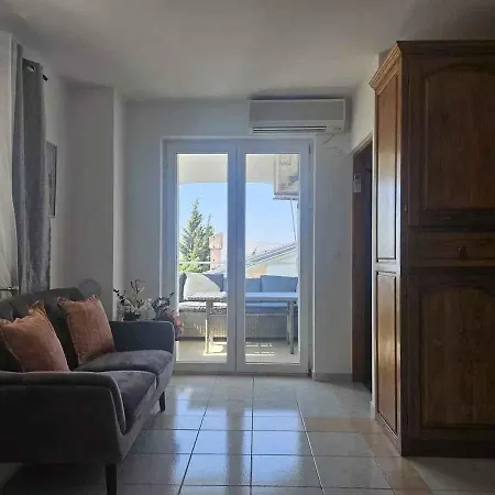 Beachfront In 54779 Apartment *