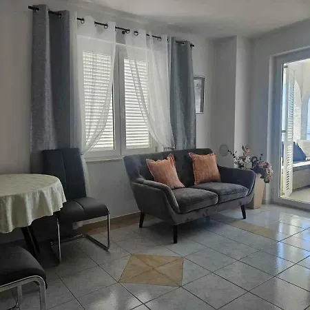 Apartment Beachfront In 54779 *