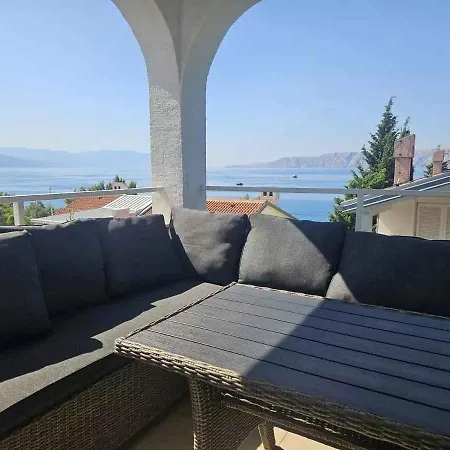 Beachfront In 54779 דירה