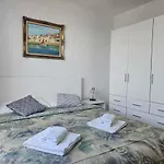 Apartamento Beachfront In 54779