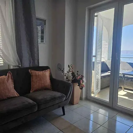 Apartamento Beachfront In 54779 Novi Vinodolski